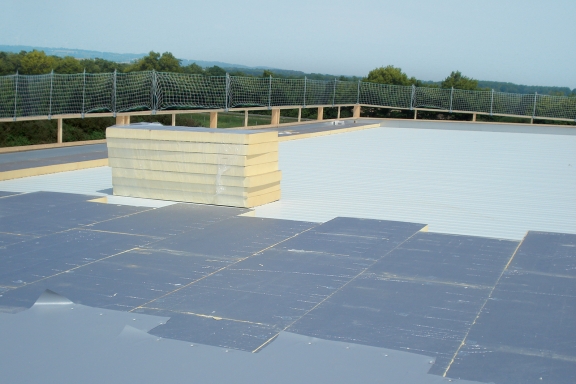 Isolation de toiture avec panneaux en polyuréthane