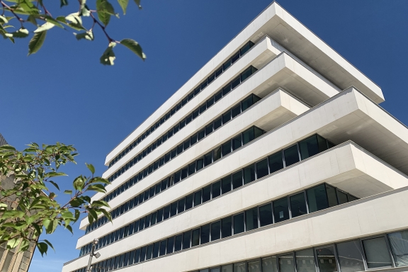 Façade du bâtiment EPURE à Lyon isolé avec des solutions Knauf