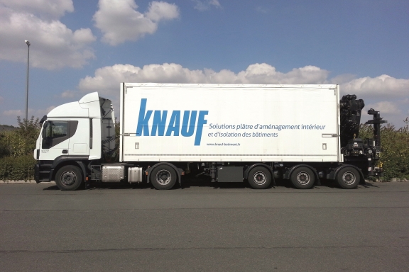 Camion Knauf Plâtres - vue de côté