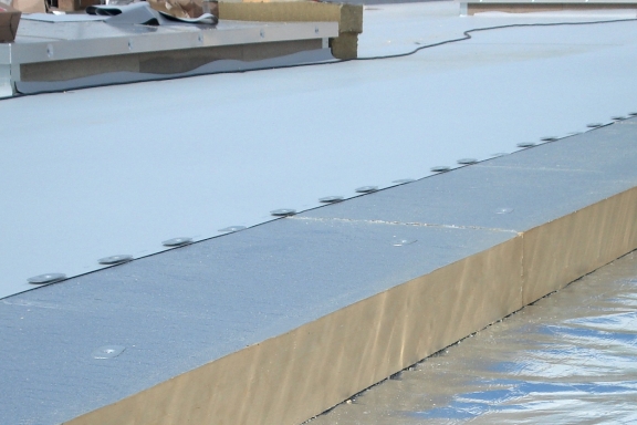 Knauf Steelthane - la solution d'isolation des toitures légères